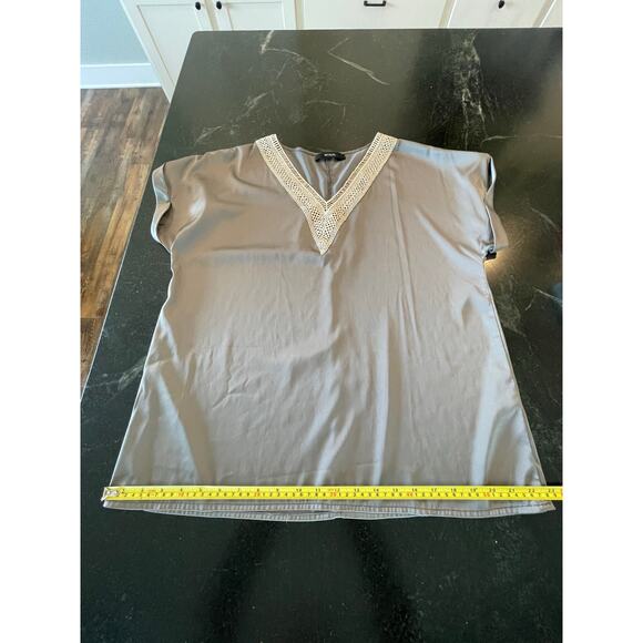 Mirol Gray silky lace detail v-neck top size Large - Picture 5 of 7